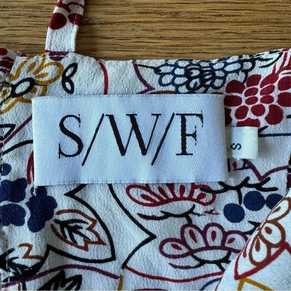 S/W/F Small White Floral Tie Front Crop Top Smocked Back - Picture 4 of 5